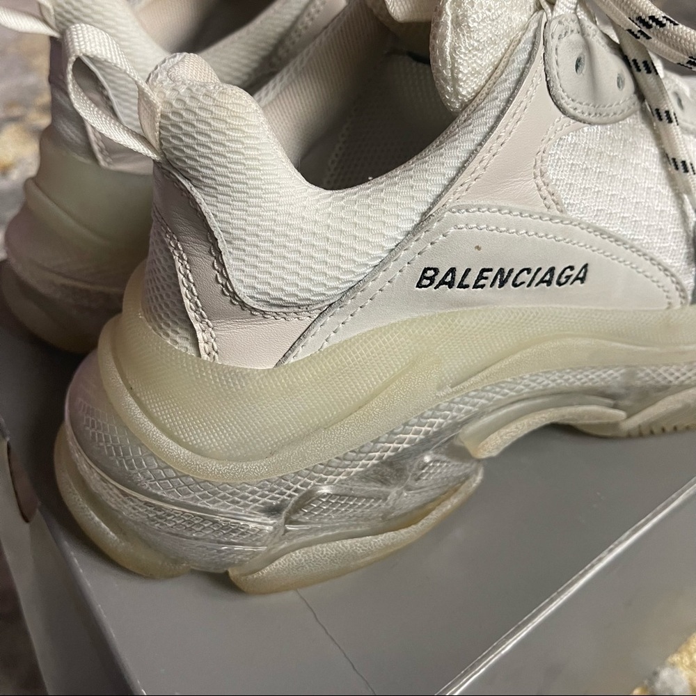 BALENCIAGA WOMEN'S TRIPLE S SNEAKER CLEAR SOLE IN WHITE - Picture 6 of 9